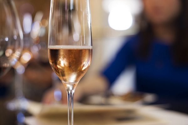 champagne-por-yi-wang